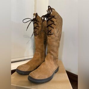 Tan Ugg Elsa Deco Quilted Lace-Up Boots in size 8.5